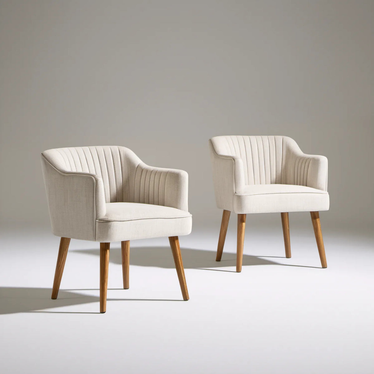 Zestaw 2 kremowych krzeseł tapicerowanych z podłokietnikami, 56 × 61 × 82 cm